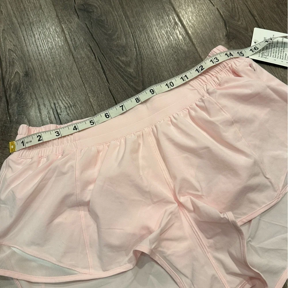NEW Lululemon Women’s Hotty Hot Shorts 2.5 LR Strawberry Milkshake Sz 10 Running